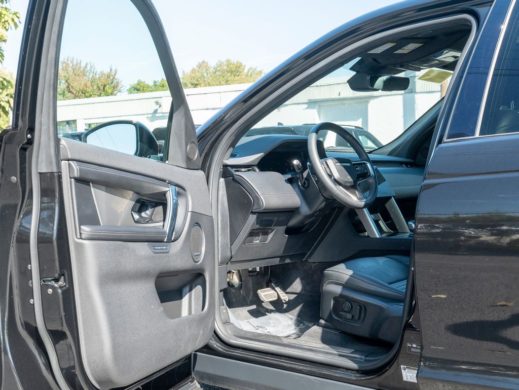 2025 Land Rover Discovery Sport SE photo 10