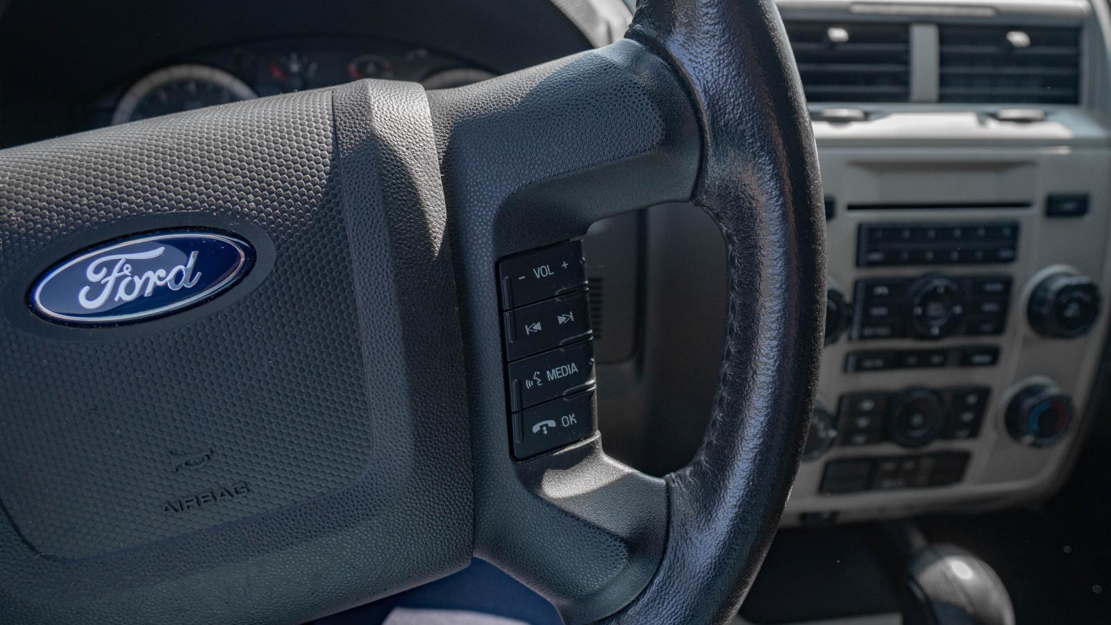 2010 Ford Escape XLT photo 11