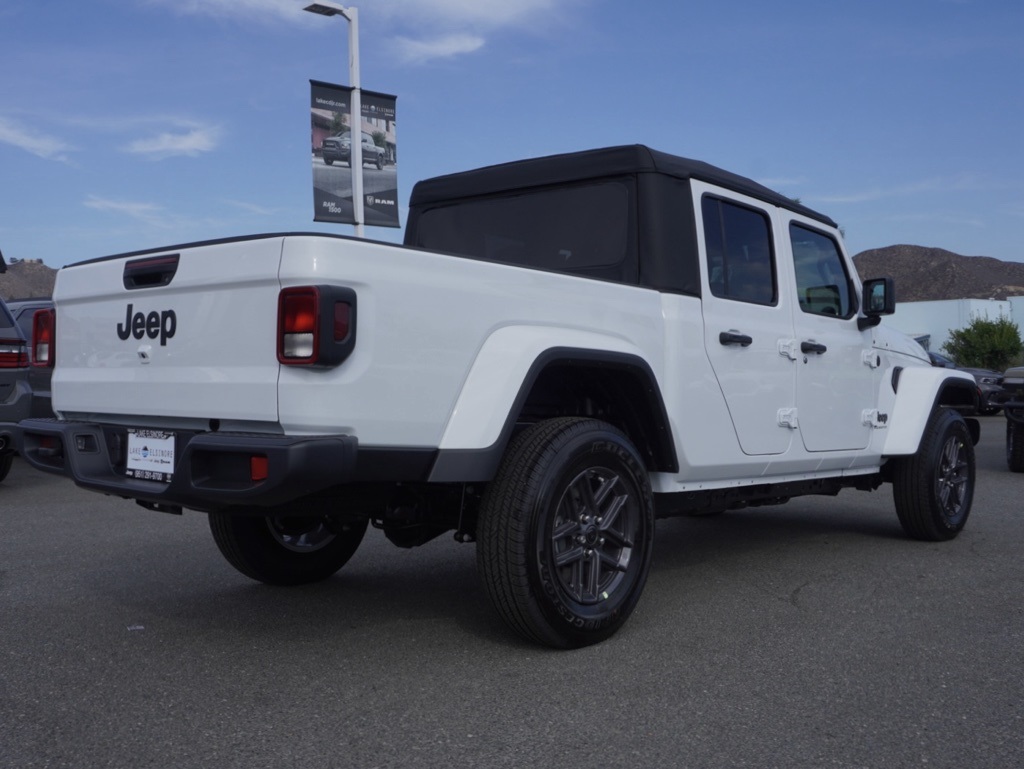2025 Jeep Gladiator Sport photo 4