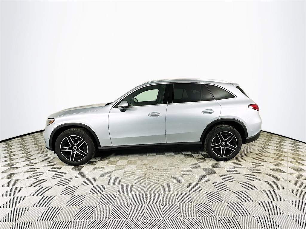 2026 Mercedes Benz GLC 300 4MATIC photo 4