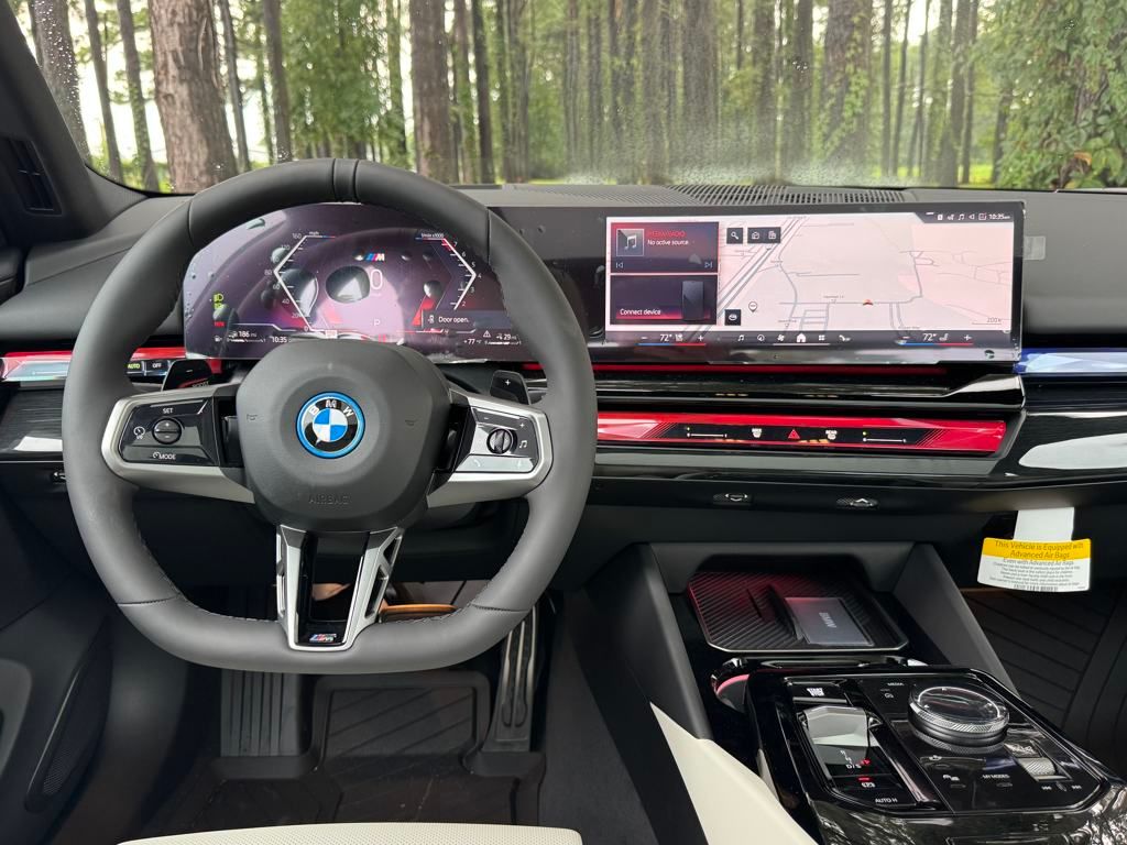 2026 Bmw 550e xDrive photo 3