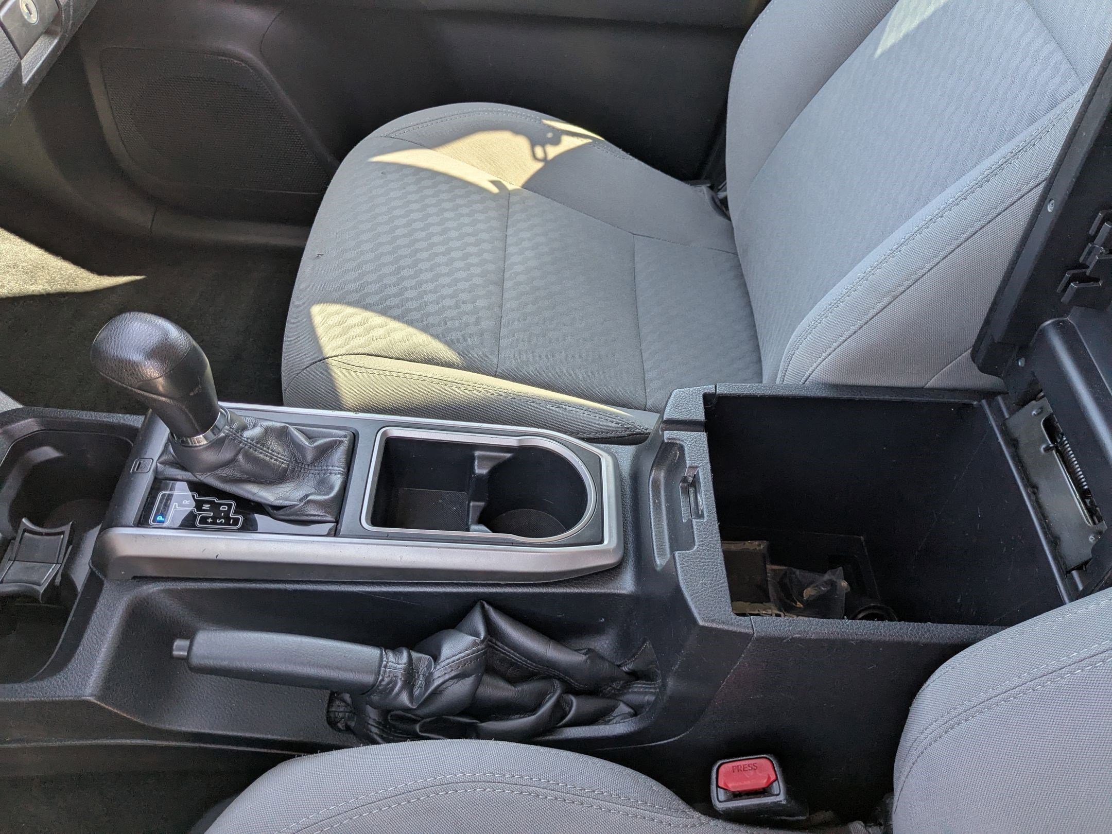 2020 Toyota Tacoma SR5 photo 22