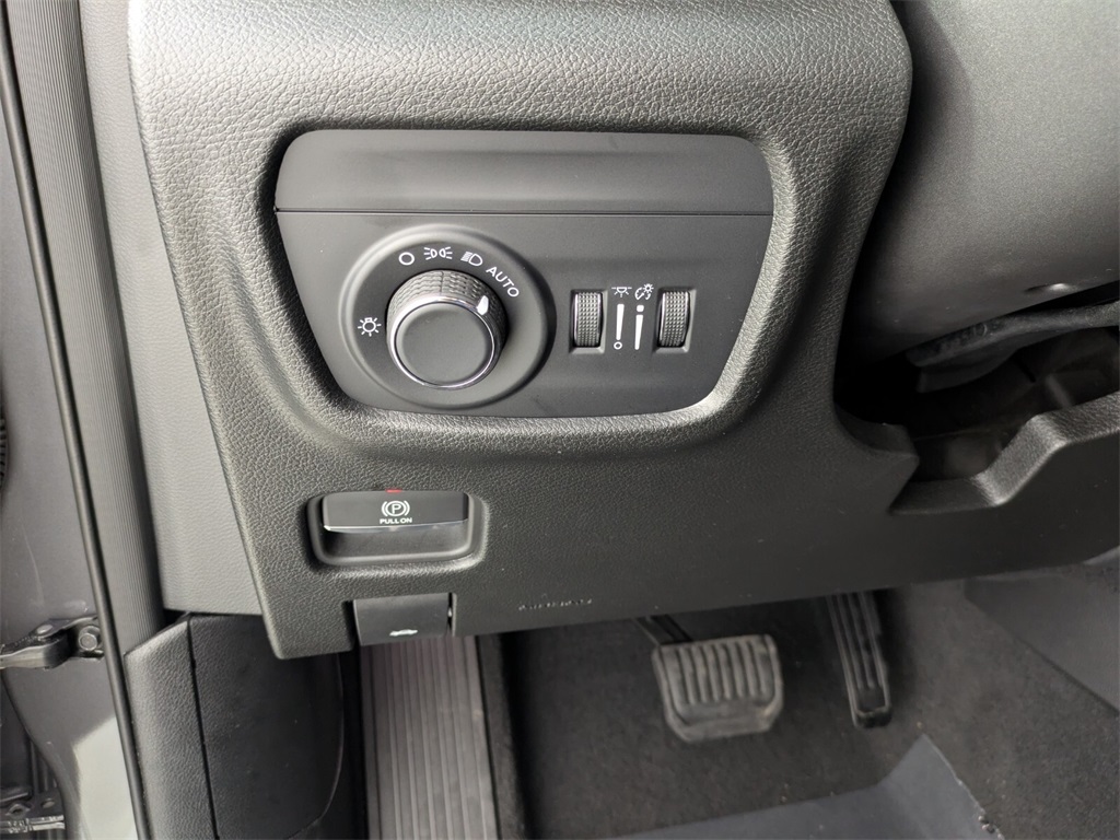 2023 Jeep Grand Cherokee Laredo Altitude photo 23