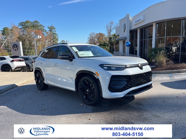 2026 Volkswagen Tiguan SE R-LINE BLACK's photo