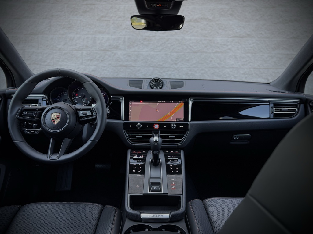 2025 Porsche Macan T photo 22