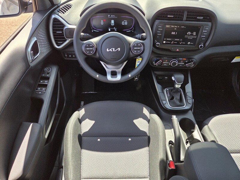 2025 Kia Soul LX photo 7