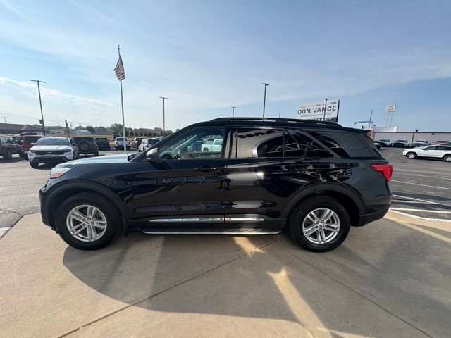 2023 Ford Explorer XLT photo 2