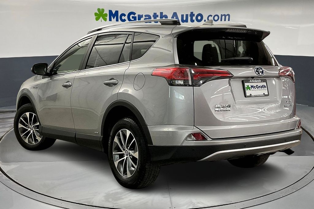 2018 Toyota RAV4 Hybrid XLE photo 2