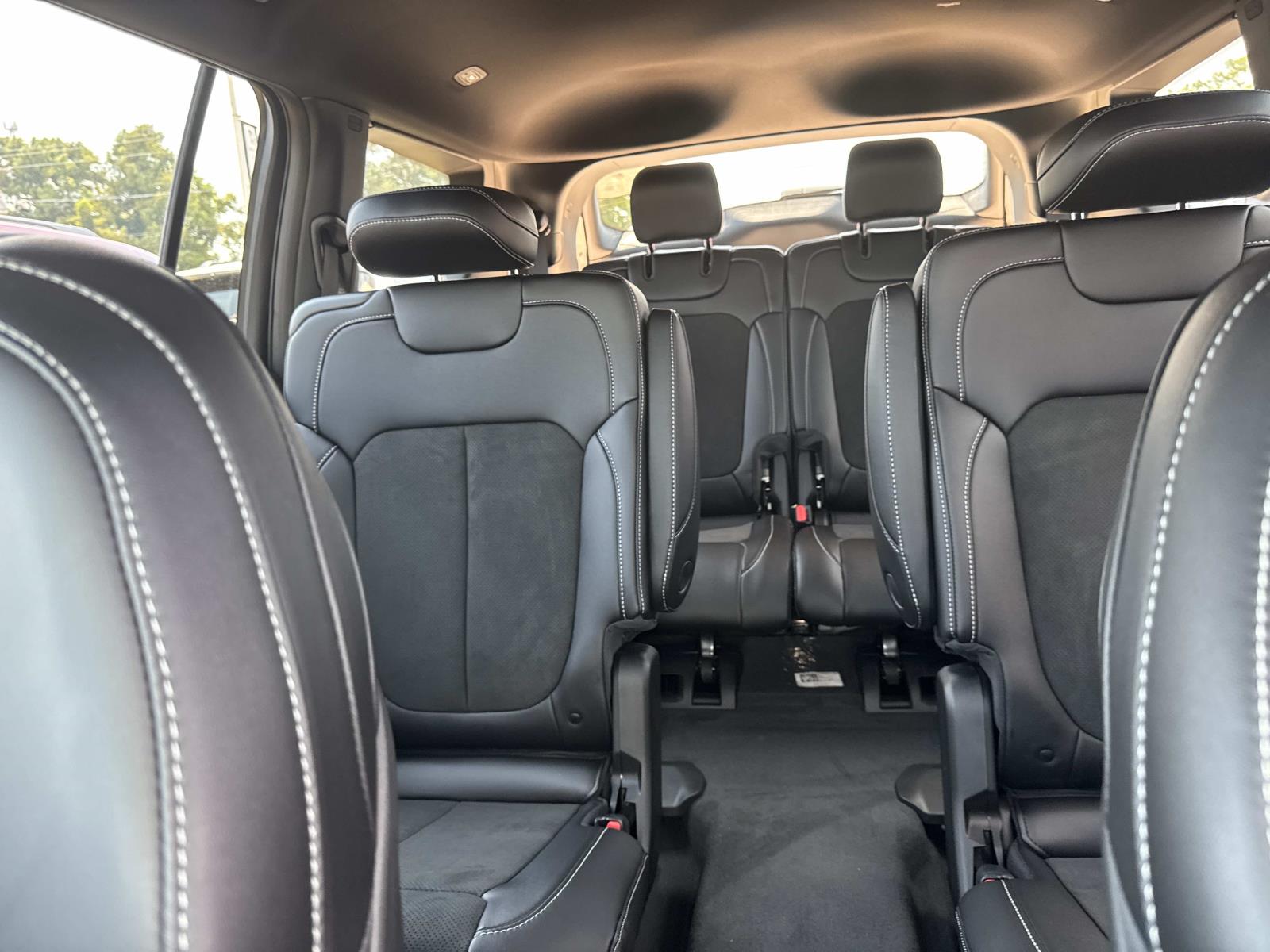 2025 Jeep Grand Cherokee Altitude photo 6
