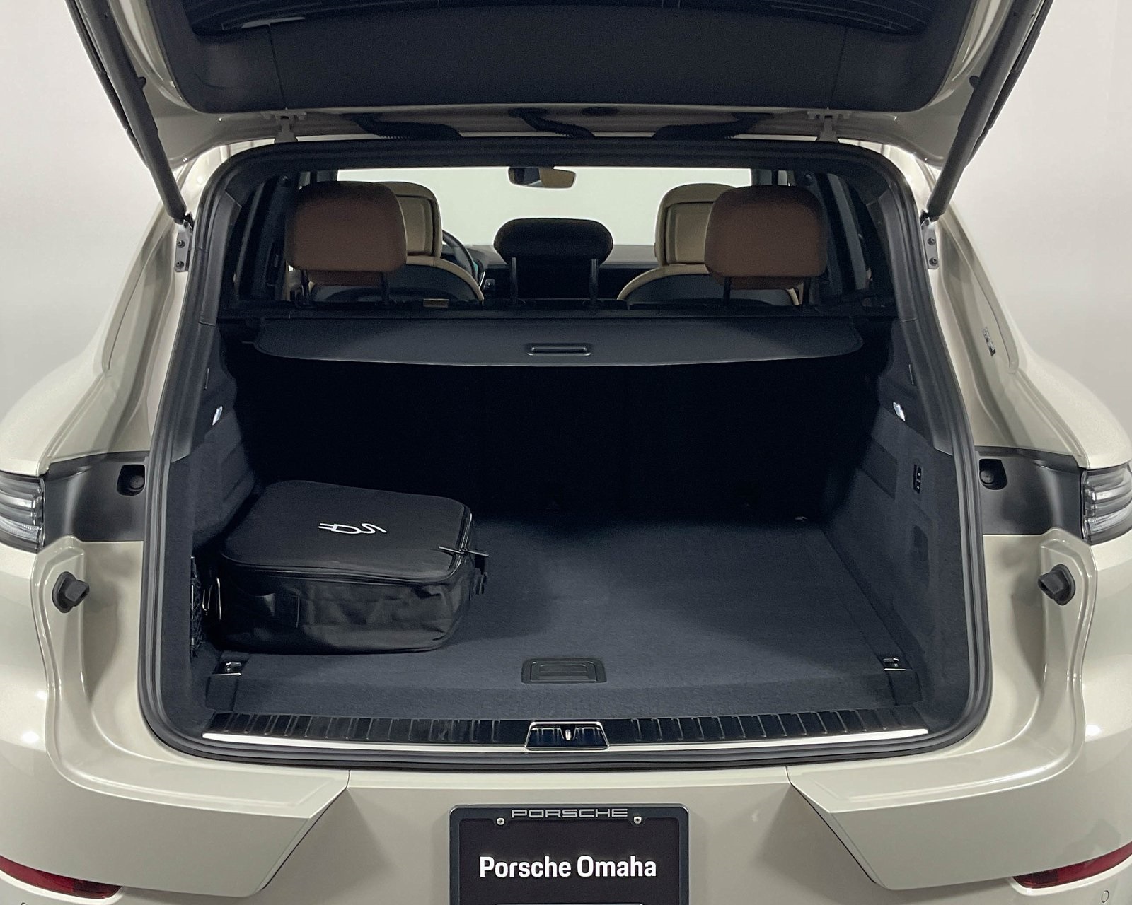 2024 Porsche Cayenne Turbo E-Hybrid photo 28