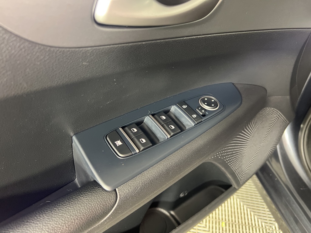 2020 Kia Forte LXS photo 11