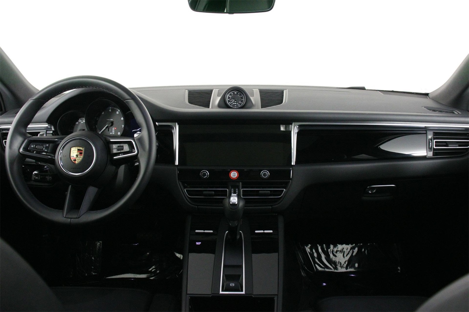 2025 Porsche Macan photo 11