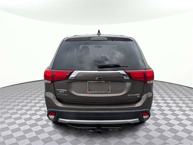 2017 Mitsubishi Outlander SE photo 3