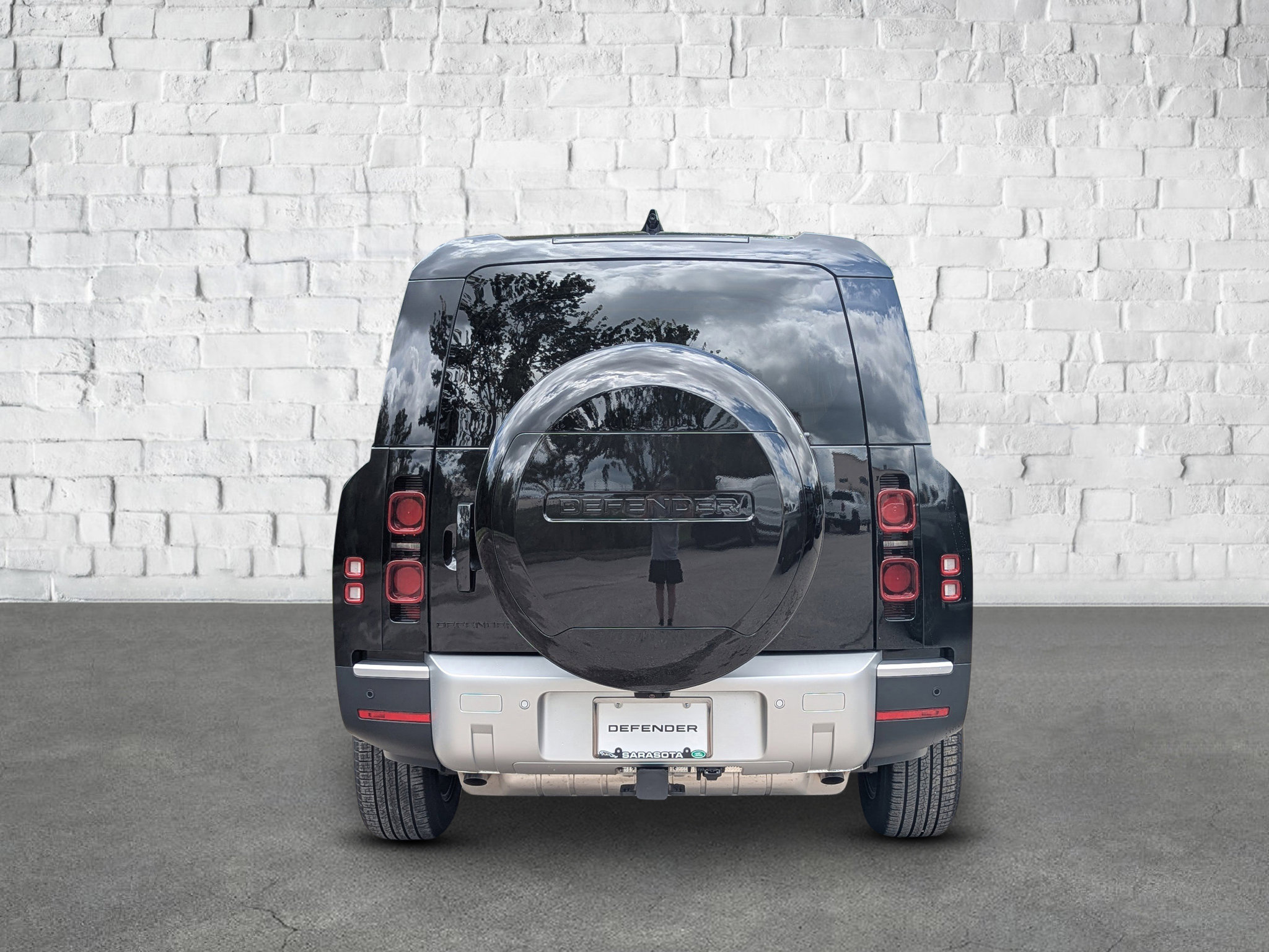 2025 Land Rover Defender 130 S photo 4
