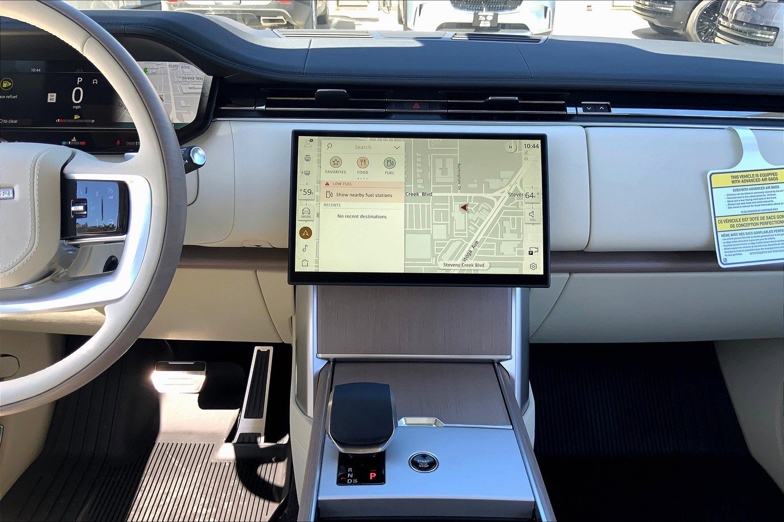 2025 Land Rover Range Rover SE photo 3
