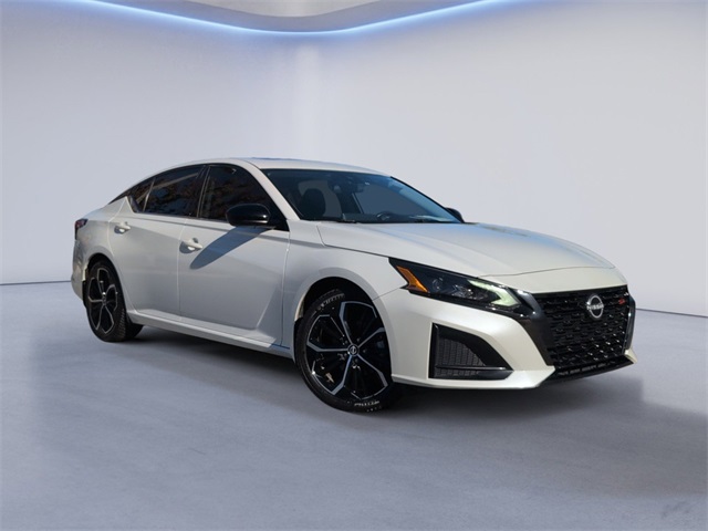 2023 Nissan Altima 2.5 SR photo 2