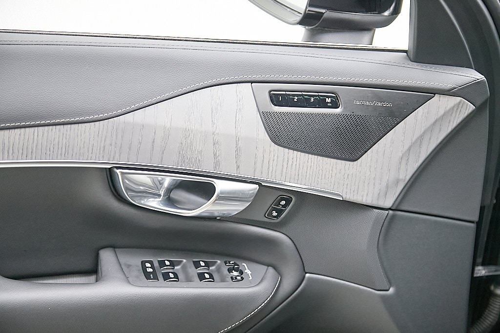 2025 VOLVO XC90 - Image 9
