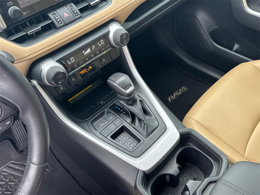 2019 Toyota RAV4 XLE Premium photo 29
