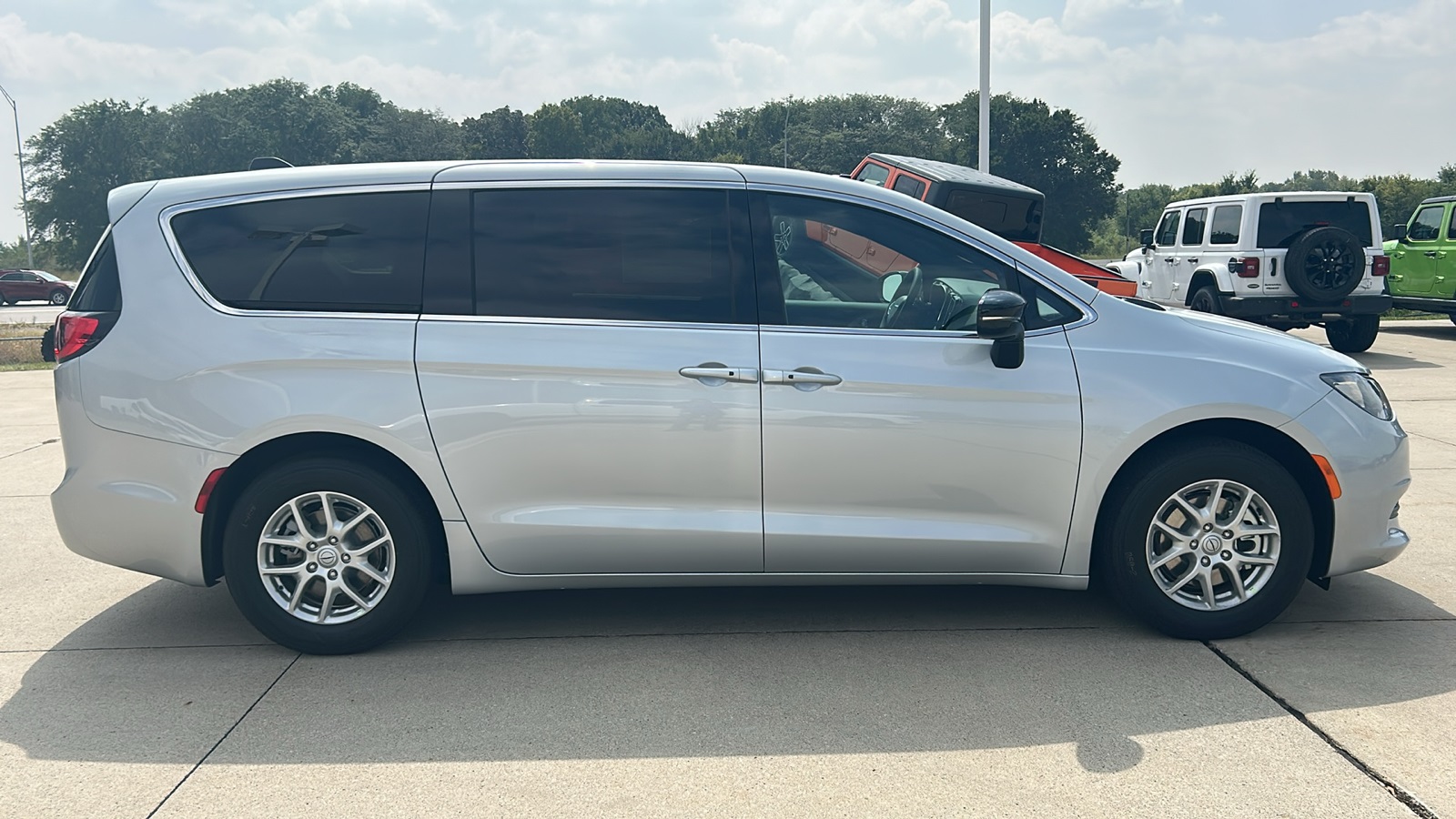 2026 Chrysler Voyager LX photo 2