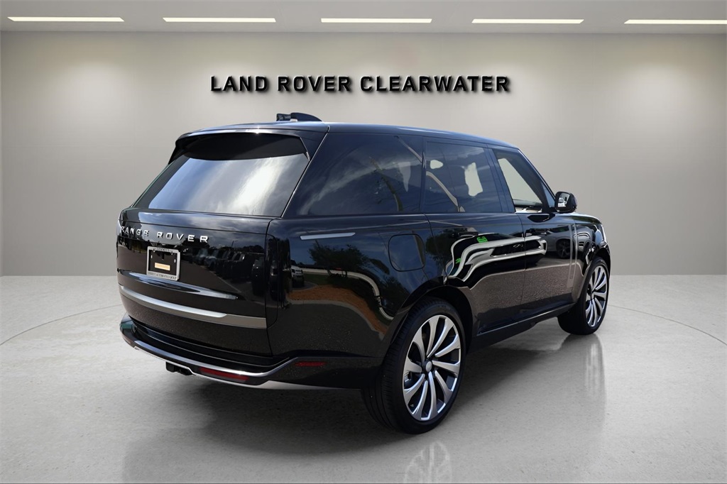 2025 Land Rover Range Rover SE photo 4