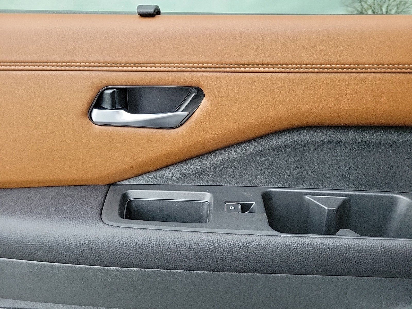 2025 Nissan Pathfinder Platinum photo 10