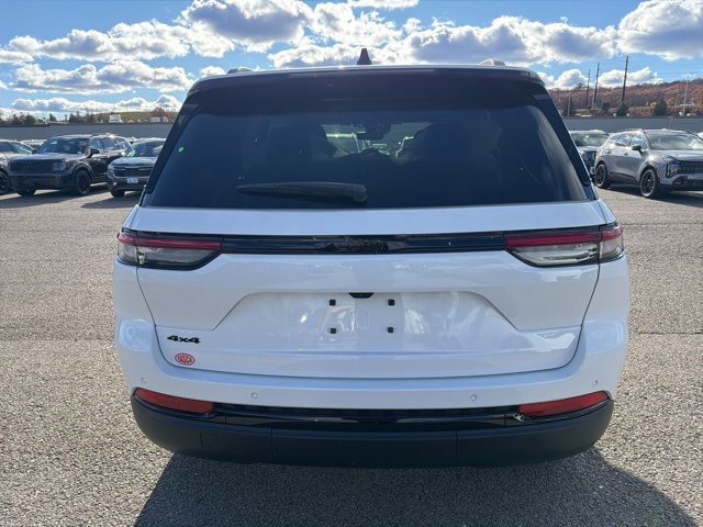 2025 Jeep Grand Cherokee Altitude photo 3