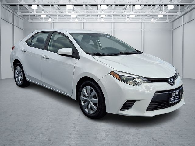 2016 Toyota Corolla LE photo 3