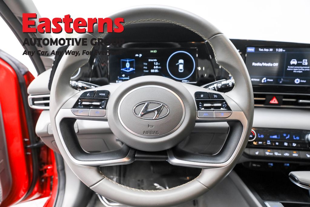 2022 Hyundai Elantra SEL Convenience photo 9