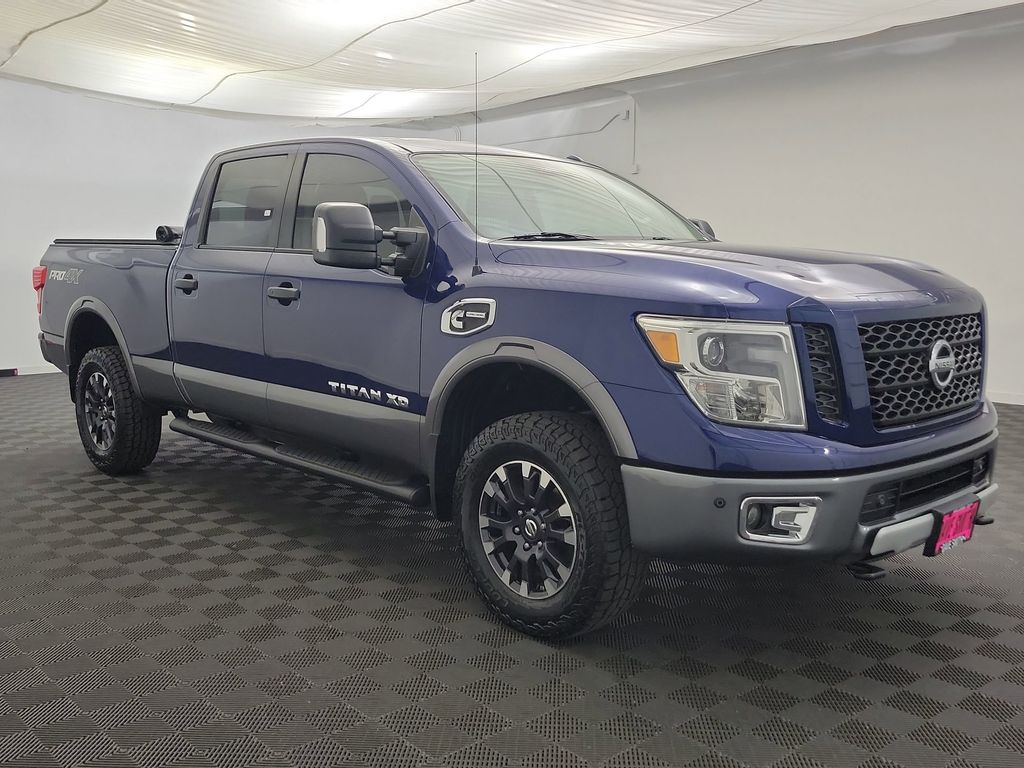 2017 Nissan Titan PRO-4X photo 5