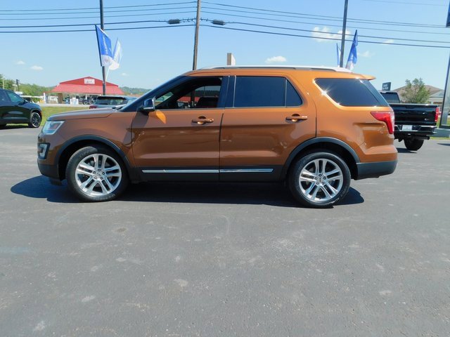 2017 Ford Explorer XLT photo 4