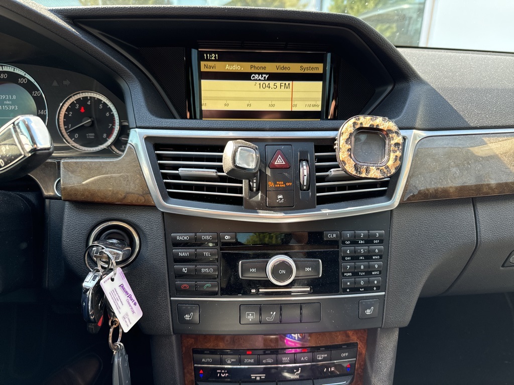 2010 Mercedes Benz E photo 9