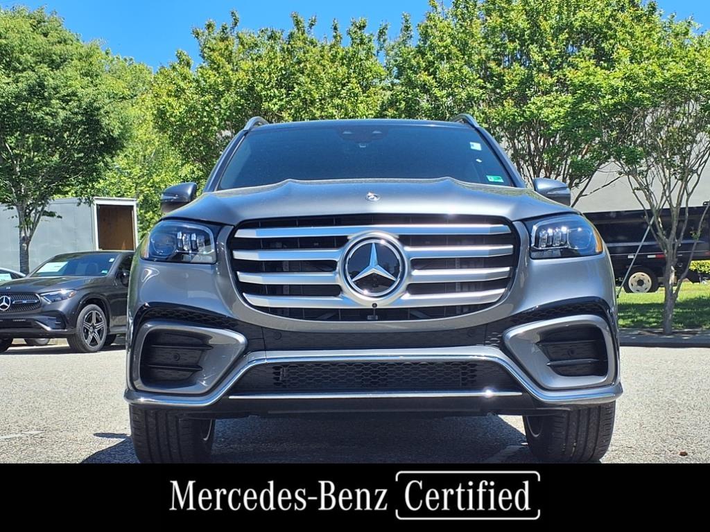 2025 Mercedes Benz GLS 450 4MATIC photo 2