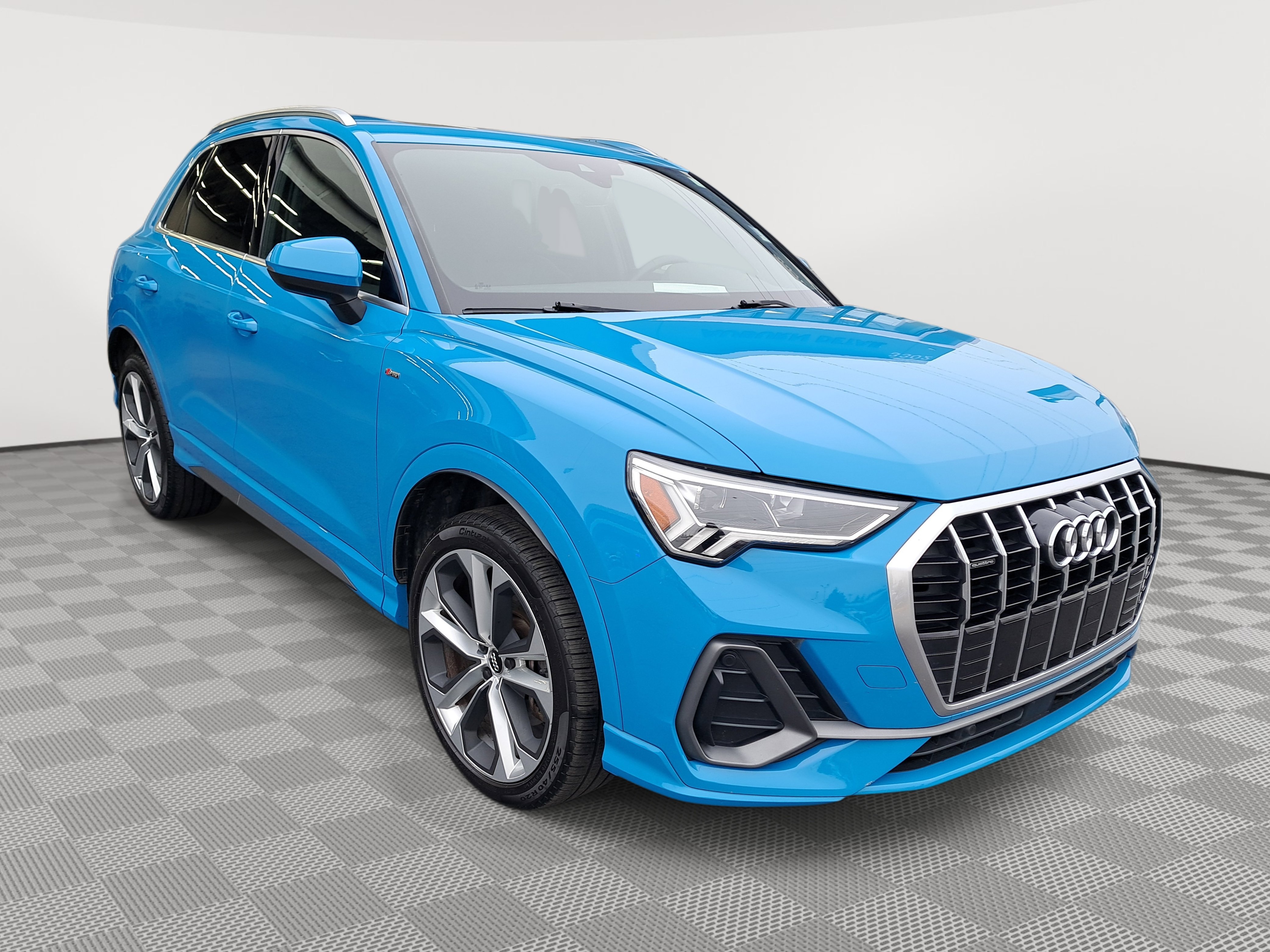 2020 Audi Q3 S line Premium Plus photo 3