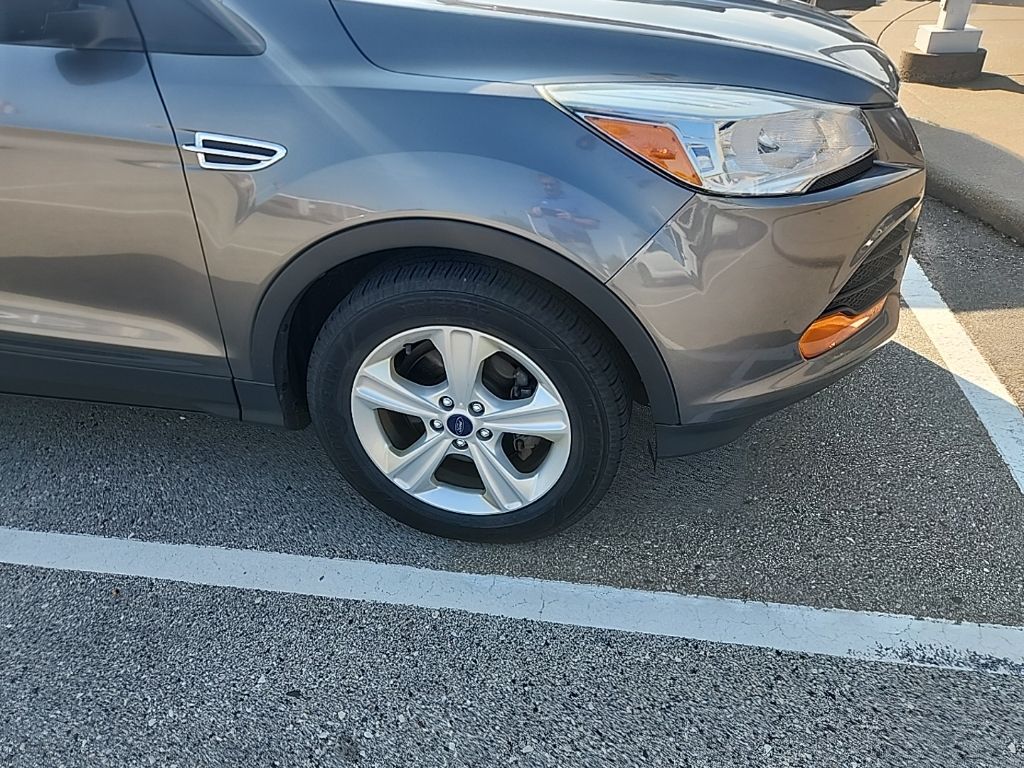 2014 Ford Escape S photo 2