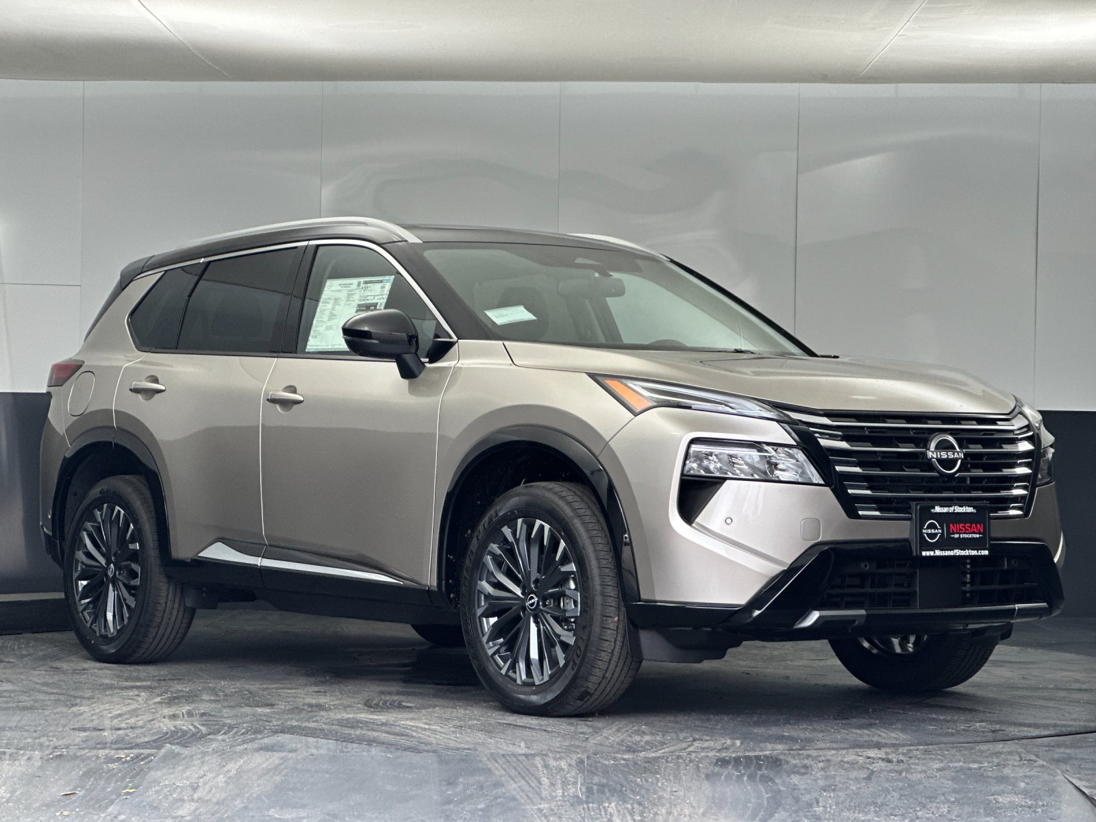 2026 Nissan Rogue Platinum's photo