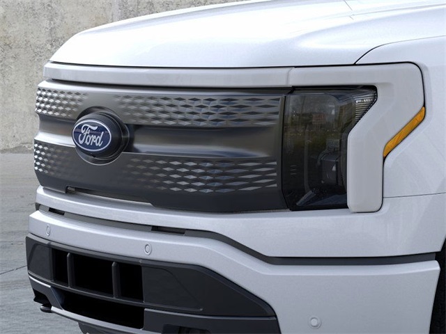 2025 Ford F-150 Lightning photo 17