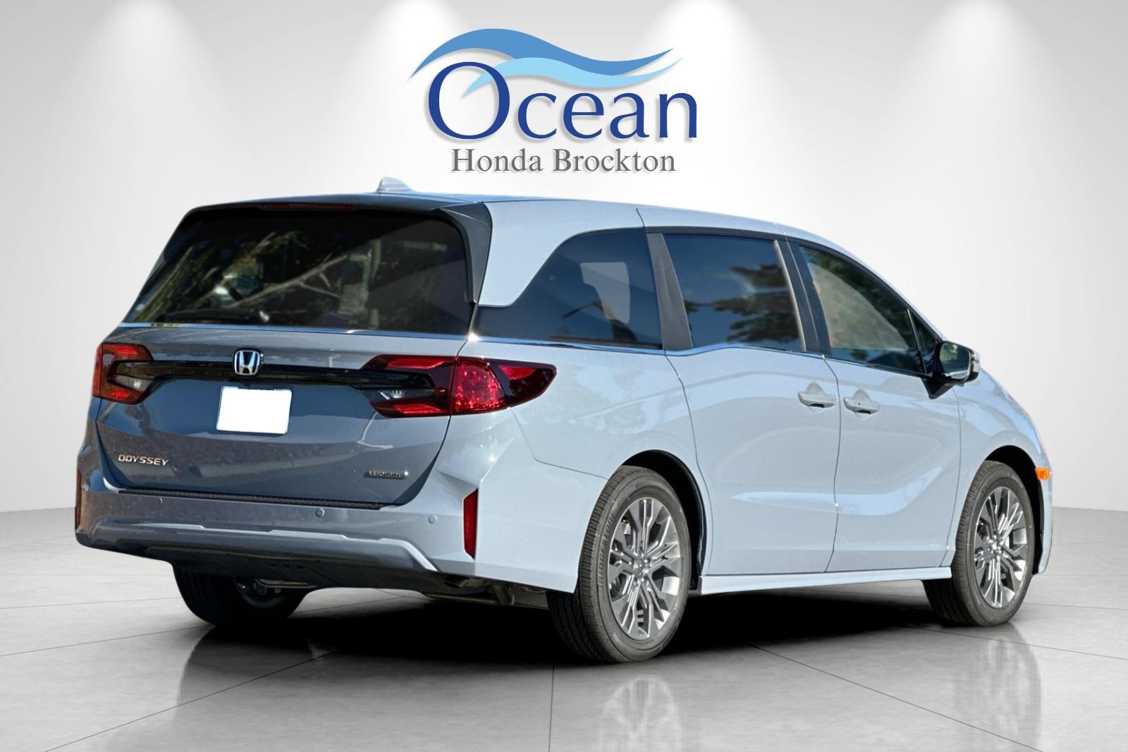 2026 Honda Odyssey Touring photo 4