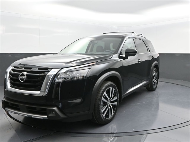 2025 Nissan Pathfinder Platinum's photo