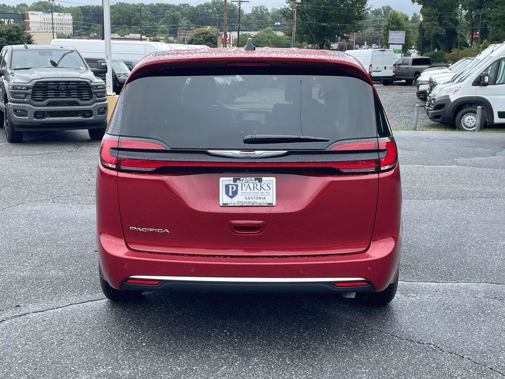 2025 Chrysler Pacifica photo 5