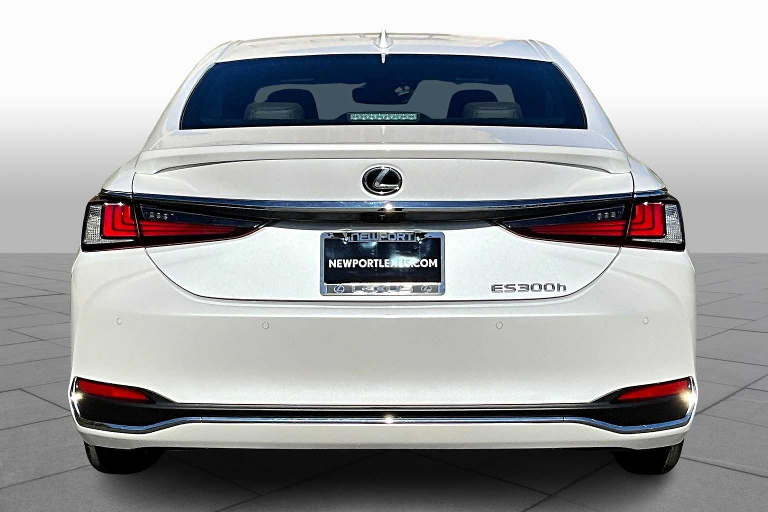 2025 Lexus ES 300h Luxury photo 4