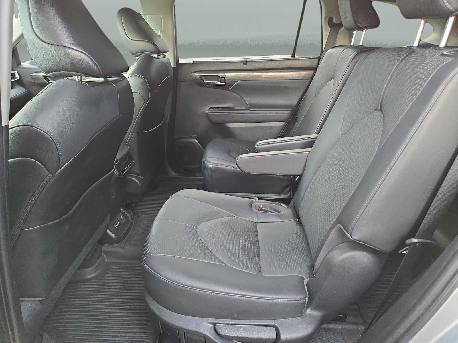 2022 Toyota Highlander Limited photo 14