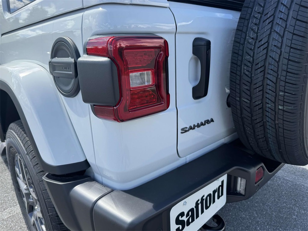 2025 Jeep Wrangler Sahara photo 10