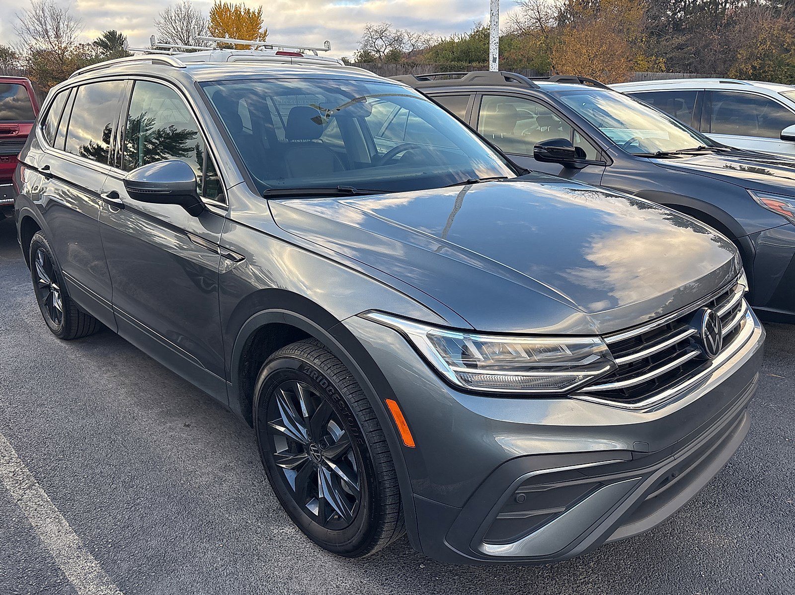 2024 Volkswagen Tiguan SE photo 3