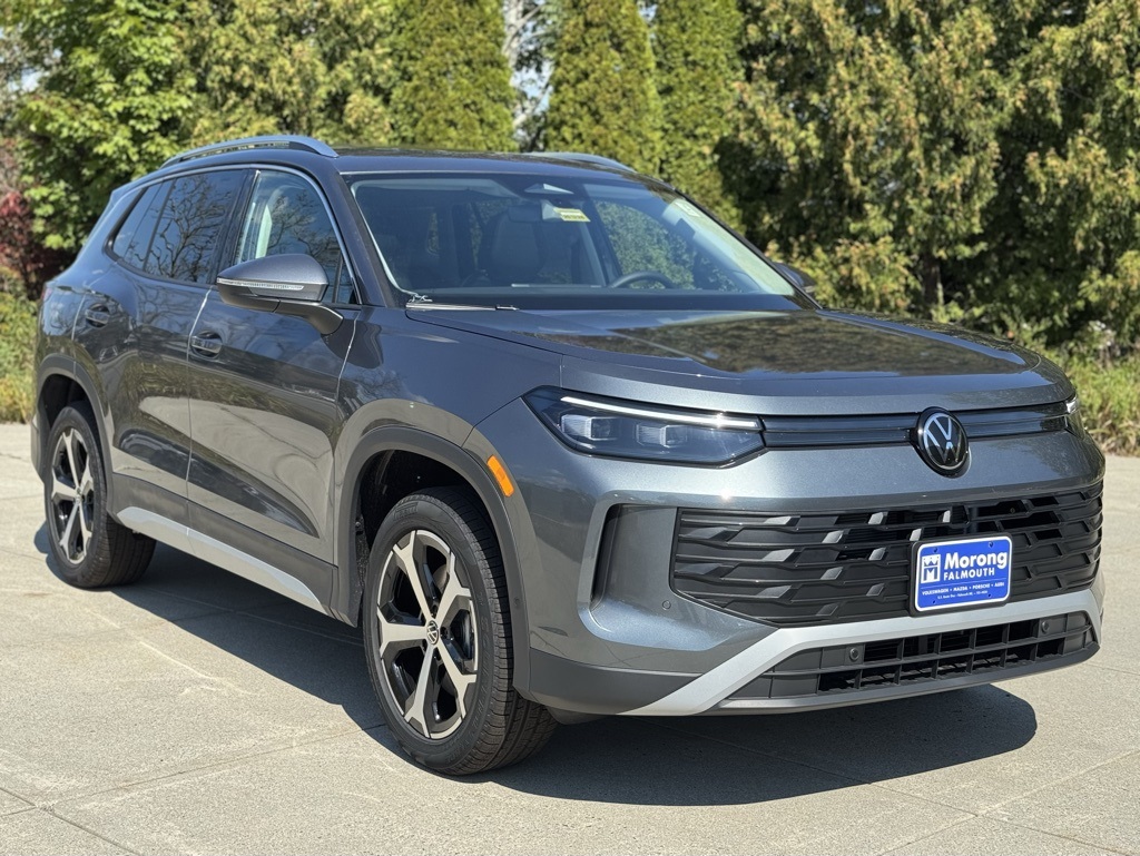 2025 Volkswagen Tiguan SE's photo