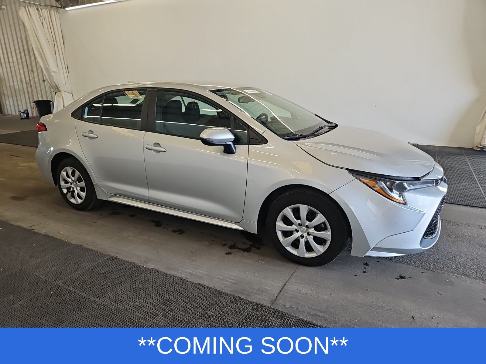 2022 Toyota Corolla LE photo 2