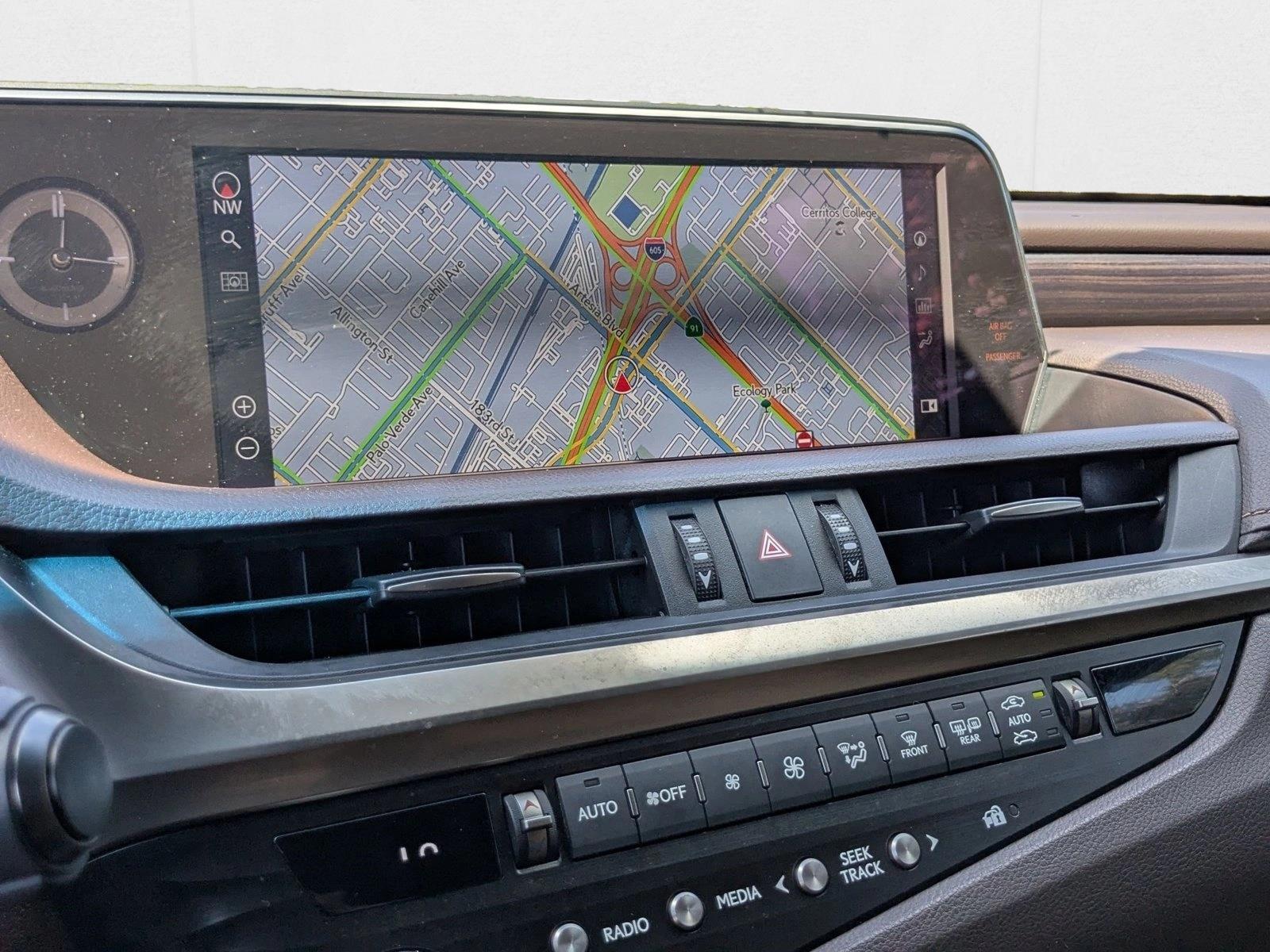 2021 Lexus ES Luxury photo 13