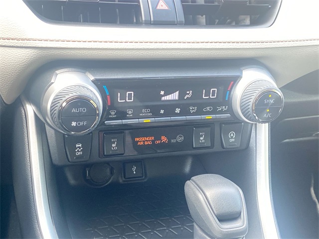 2022 Toyota RAV4 XLE photo 10