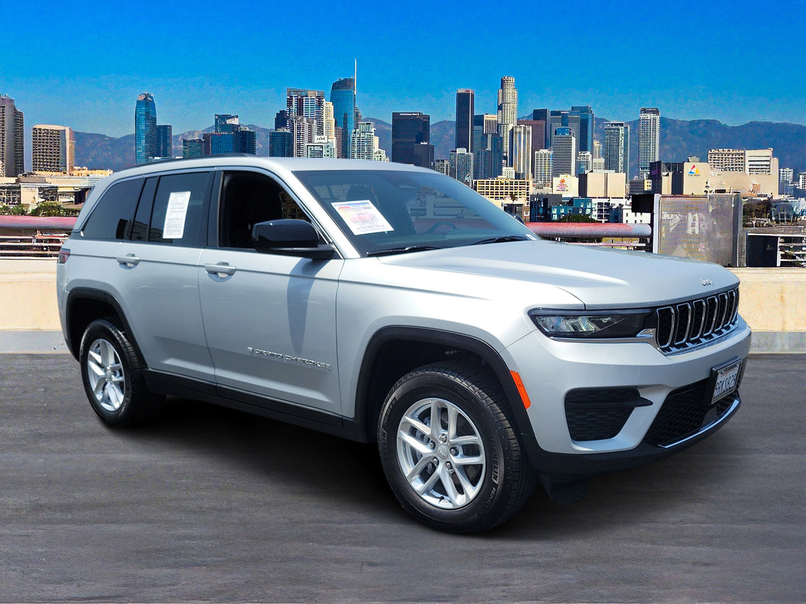 2025 Jeep Grand Cherokee Laredo X photo 3
