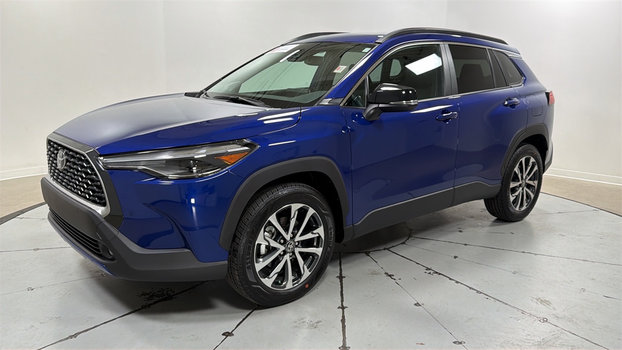 2025 Toyota Corolla Cross XLE's photo