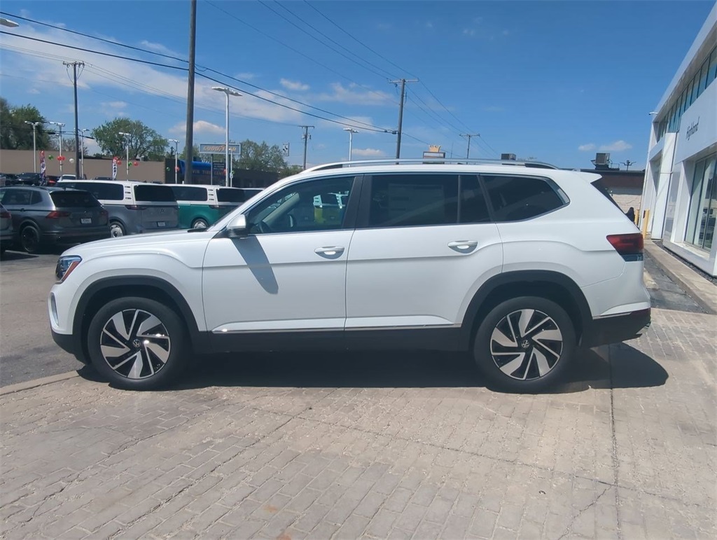 2025 Volkswagen Atlas SEL photo 3